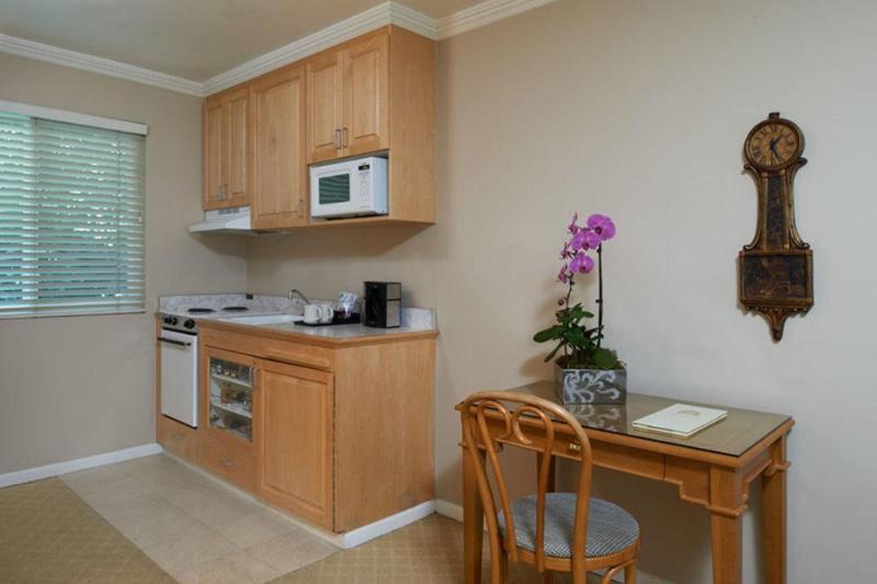 Beverly Hills Plaza Hotel & Spa