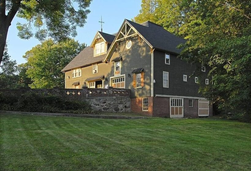 בית מלון כפרי Black Swan Inn