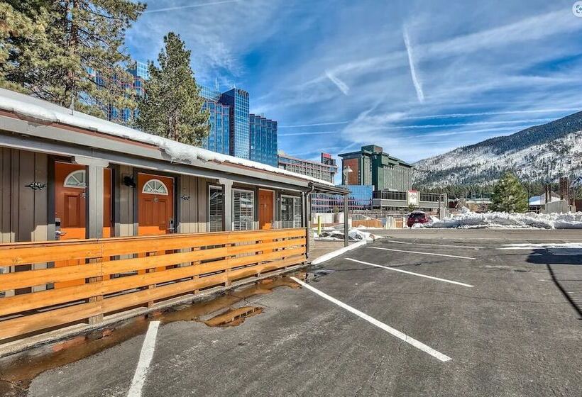 Отель Blue Jay Lodge