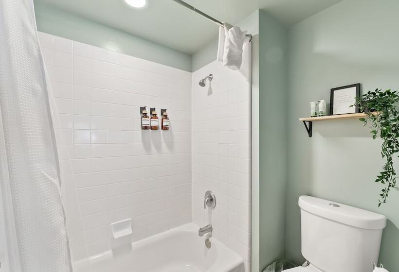 Отель Blue Jay Lodge