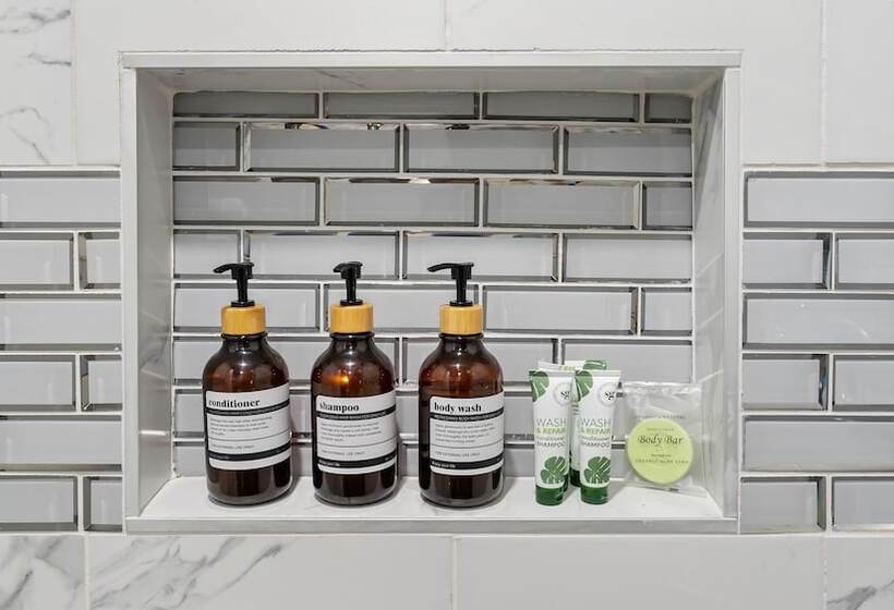 Отель Blue Jay Lodge