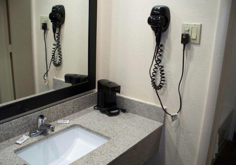 فندق Bluegrass Inn