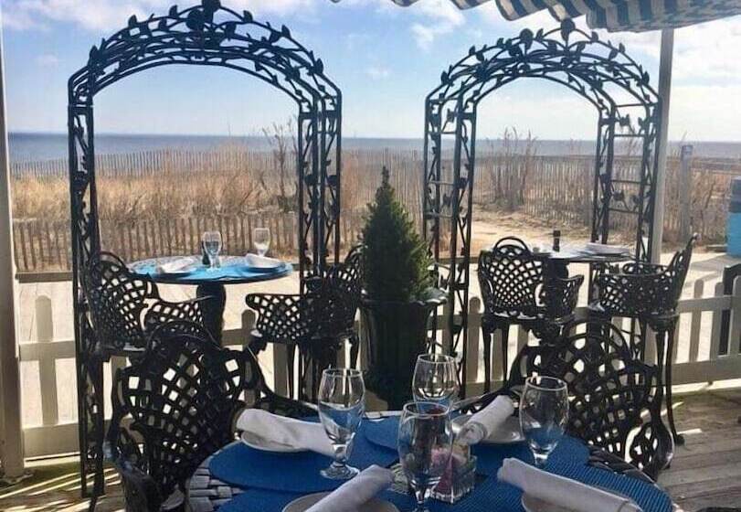 Отель Boardwalk Plaza