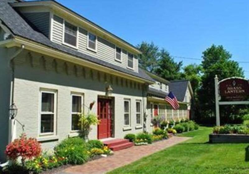 Отель Brass Lantern Inn