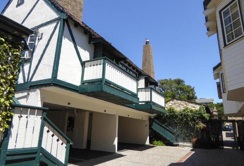 Отель Briarwood Inn