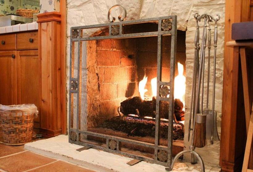 Отель Briarwood Inn