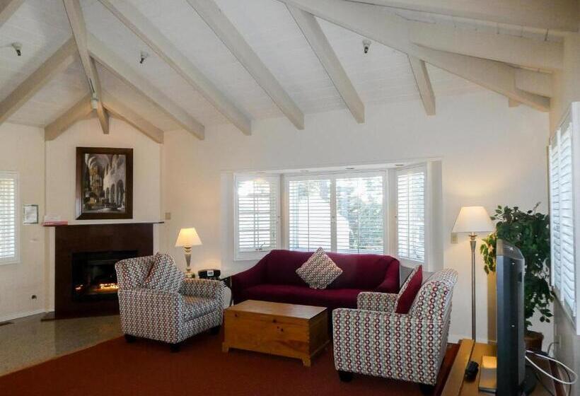 Отель Briarwood Inn