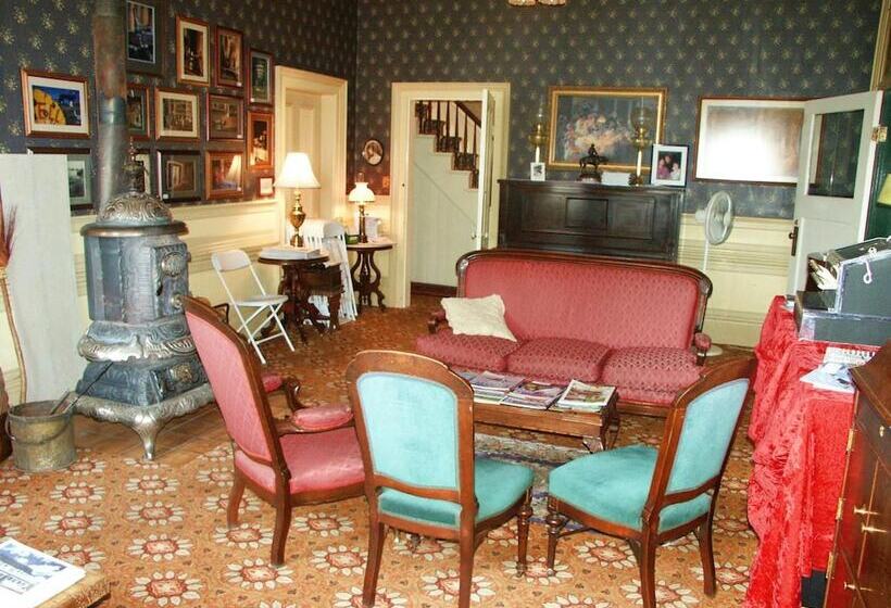 ホテル Bridgeport Inn