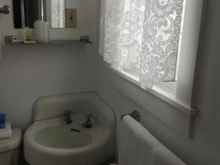 ホテル Bridgeport Inn