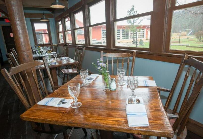 בית מלון כפרי Brown County Inn