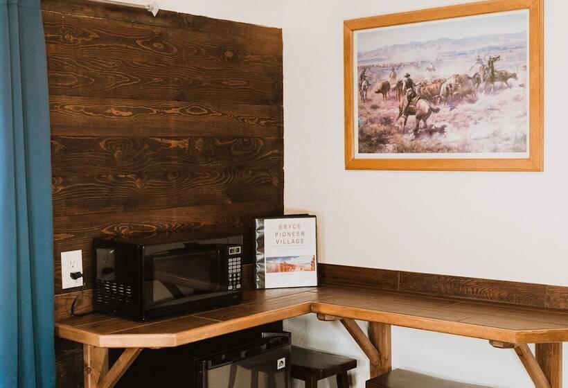 בית מלון כפרי Bryce Pioneer Village