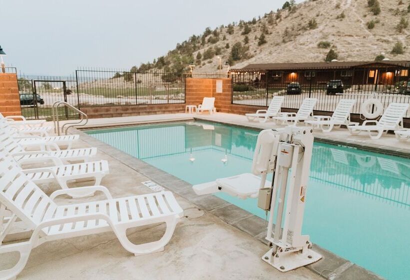 בית מלון כפרי Bryce Pioneer Village