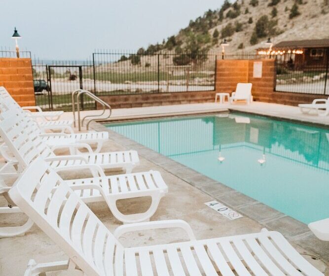 בית מלון כפרי Bryce Pioneer Village