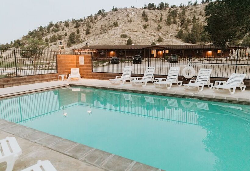 בית מלון כפרי Bryce Pioneer Village