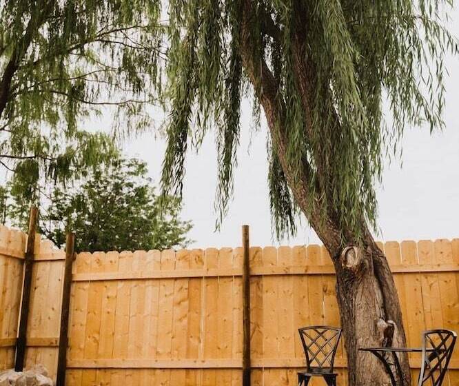 בית מלון כפרי Bryce Pioneer Village