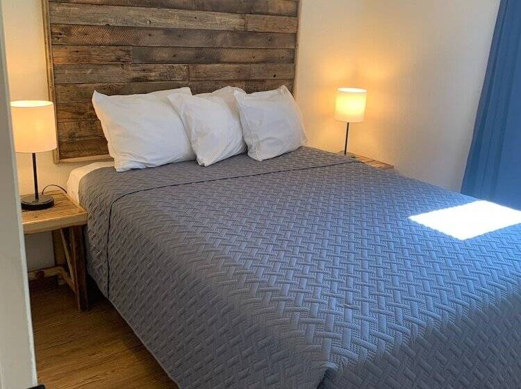 בית מלון כפרי Bryce Pioneer Village