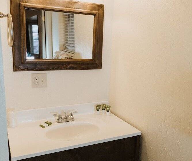 בית מלון כפרי Bryce Pioneer Village