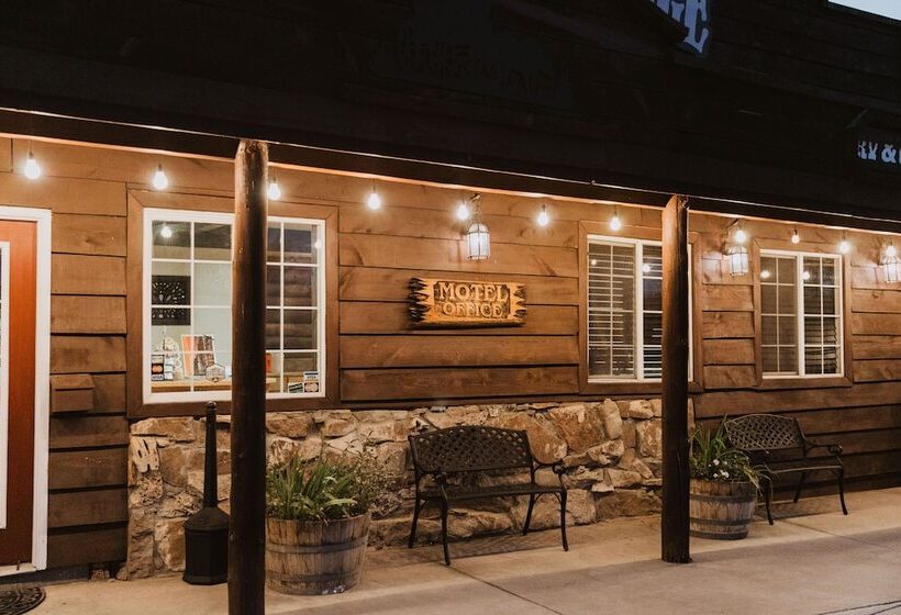 בית מלון כפרי Bryce Pioneer Village