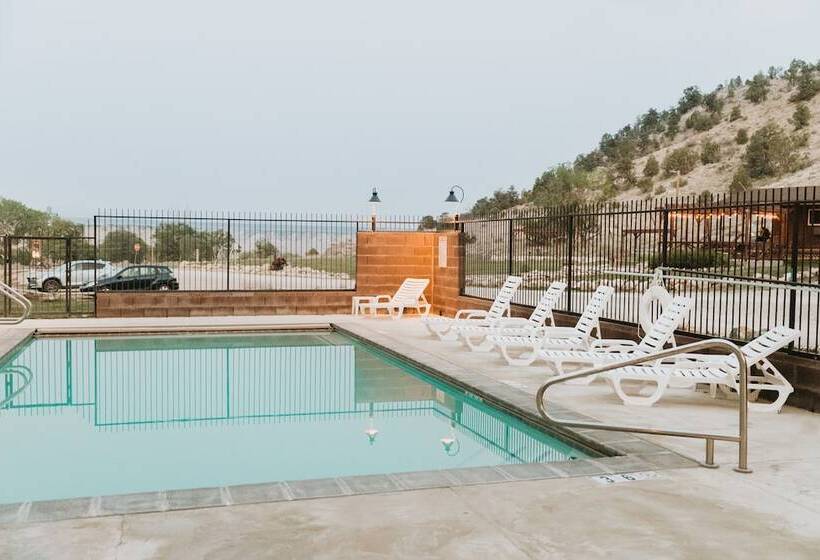 בית מלון כפרי Bryce Pioneer Village