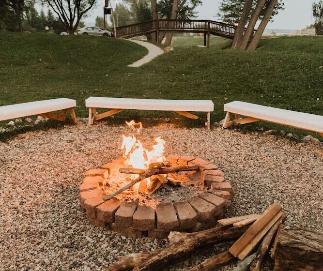 בית מלון כפרי Bryce Pioneer Village