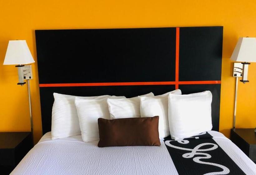 فندق Chaparral Motor Inn