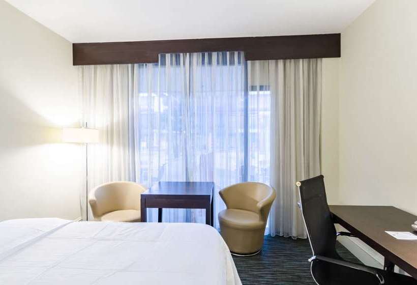 בית מלון כפרי Clarion  And Aqua Lagoon Waterpark