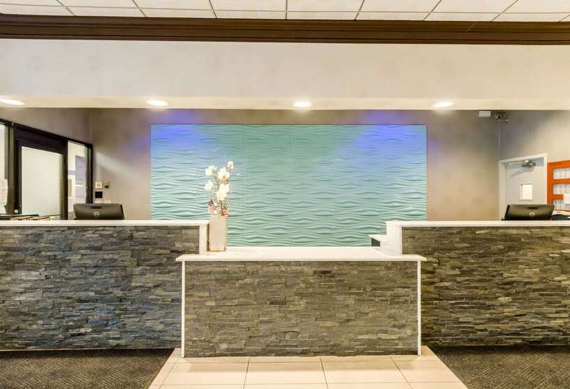 בית מלון כפרי Clarion  And Aqua Lagoon Waterpark