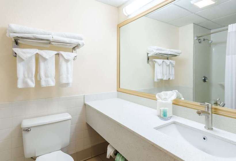 هتل Clarion  And Aqua Lagoon Waterpark