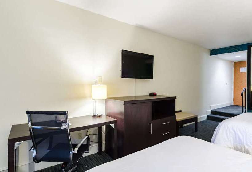 בית מלון כפרי Clarion  And Aqua Lagoon Waterpark