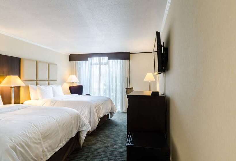 בית מלון כפרי Clarion  And Aqua Lagoon Waterpark