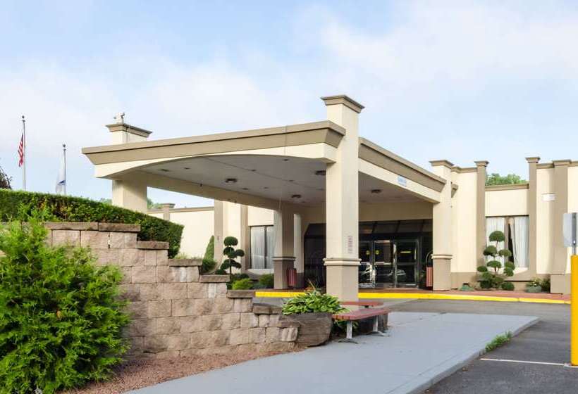 בית מלון כפרי Clarion  And Aqua Lagoon Waterpark