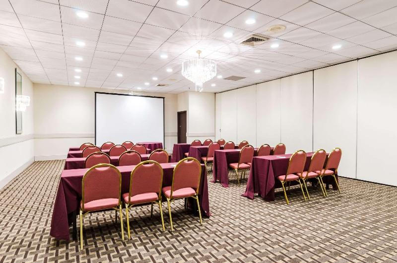 בית מלון כפרי Clarion  And Aqua Lagoon Waterpark