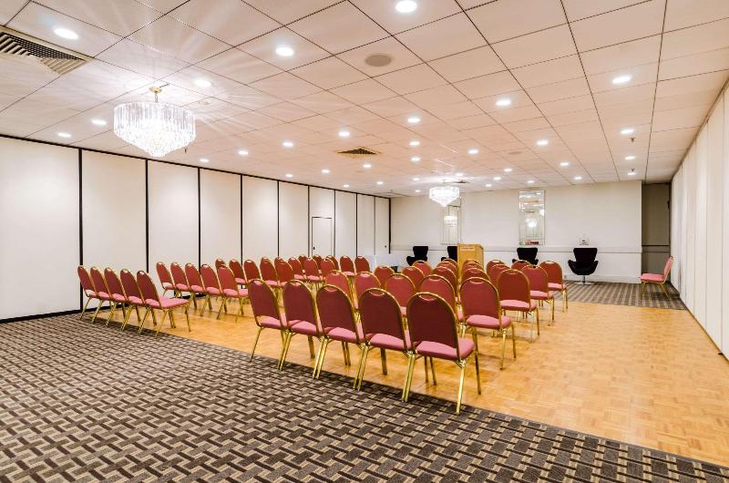 בית מלון כפרי Clarion  And Aqua Lagoon Waterpark