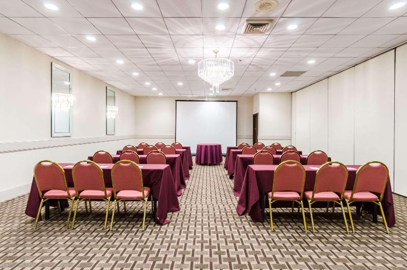 هتل Clarion  And Aqua Lagoon Waterpark