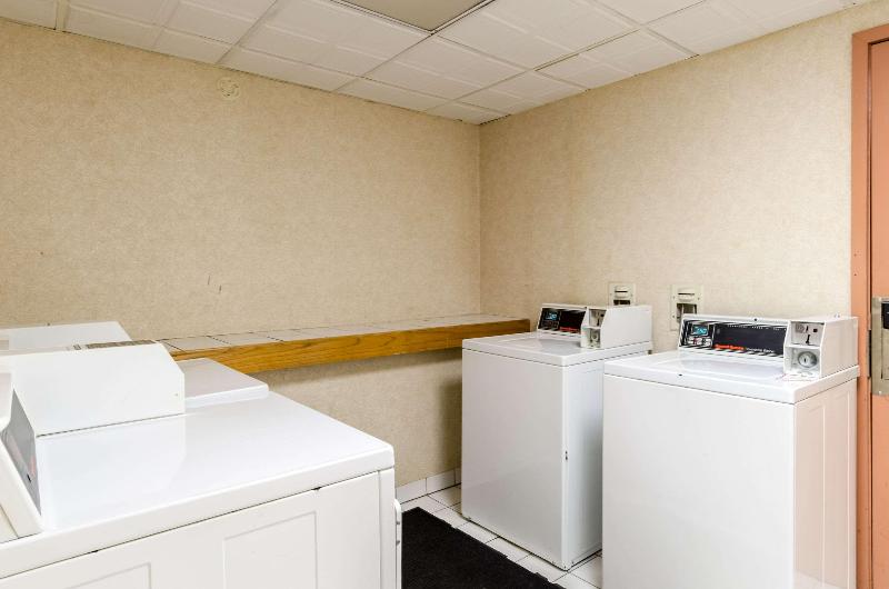 בית מלון כפרי Clarion  And Aqua Lagoon Waterpark