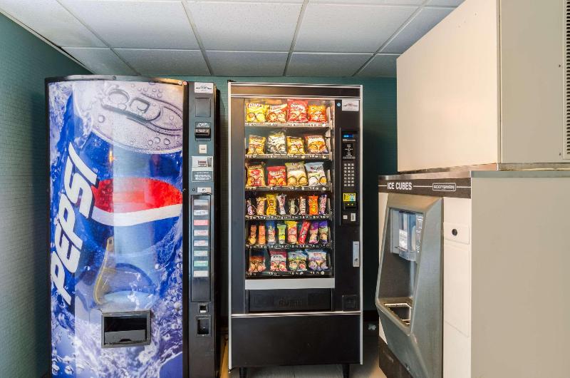 בית מלון כפרי Clarion  And Aqua Lagoon Waterpark