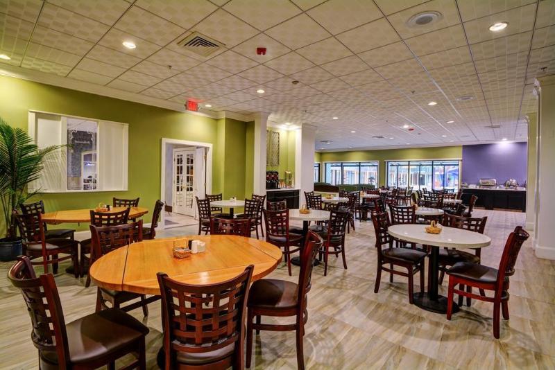 هتل Clarion  And Aqua Lagoon Waterpark