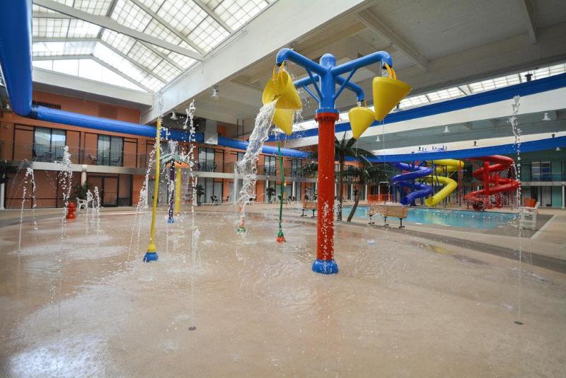 בית מלון כפרי Clarion  And Aqua Lagoon Waterpark