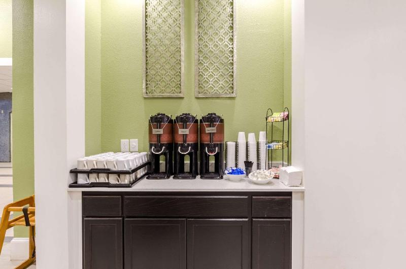 בית מלון כפרי Clarion  And Aqua Lagoon Waterpark