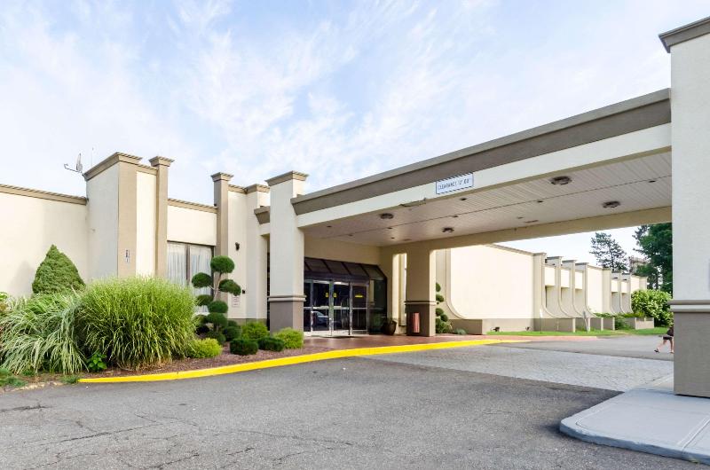 בית מלון כפרי Clarion  And Aqua Lagoon Waterpark