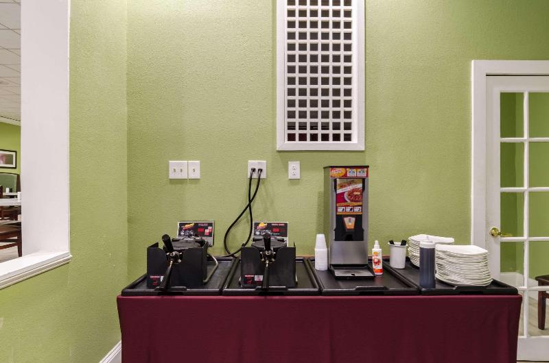 בית מלון כפרי Clarion  And Aqua Lagoon Waterpark