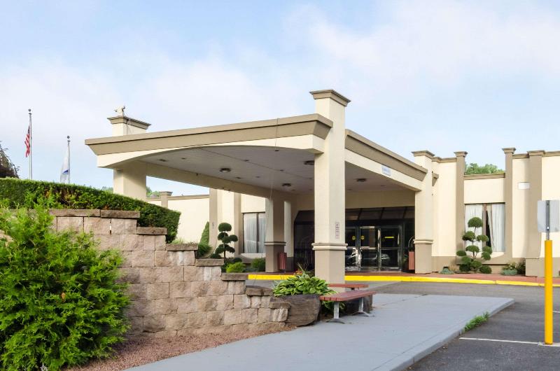 בית מלון כפרי Clarion  And Aqua Lagoon Waterpark