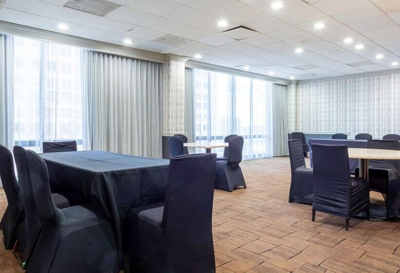 בית מלון כפרי Comfort Inn & Suites Baltimore Inner Harbor