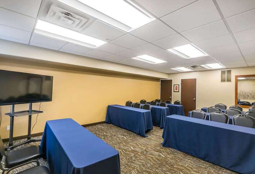 هتل Comfort Inn & Suites