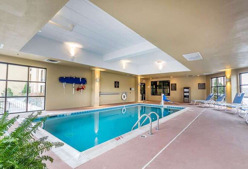 هتل Comfort Inn & Suites