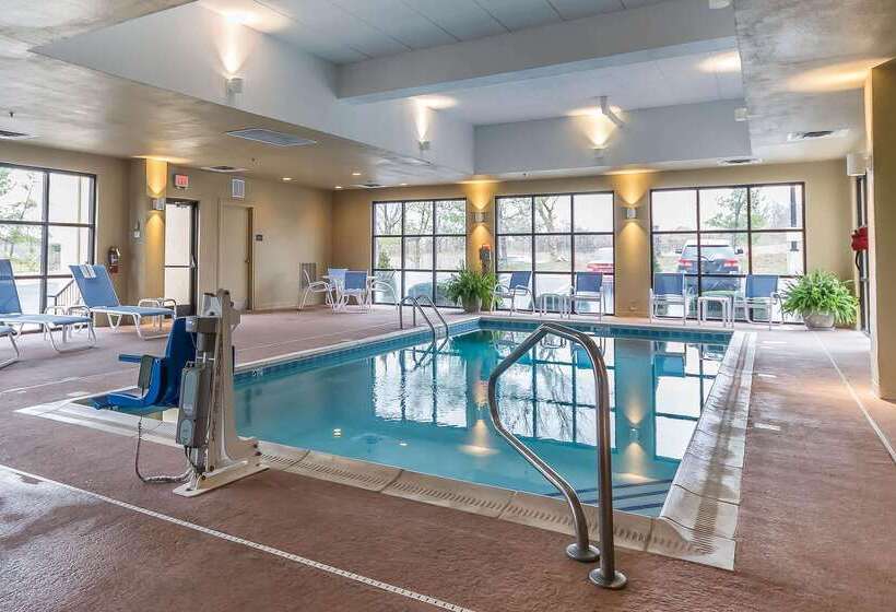 هتل Comfort Inn & Suites