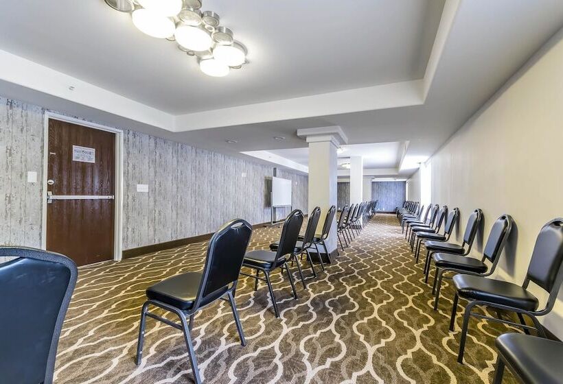 هتل Comfort Inn & Suites