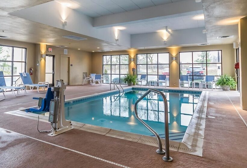 هتل Comfort Inn & Suites