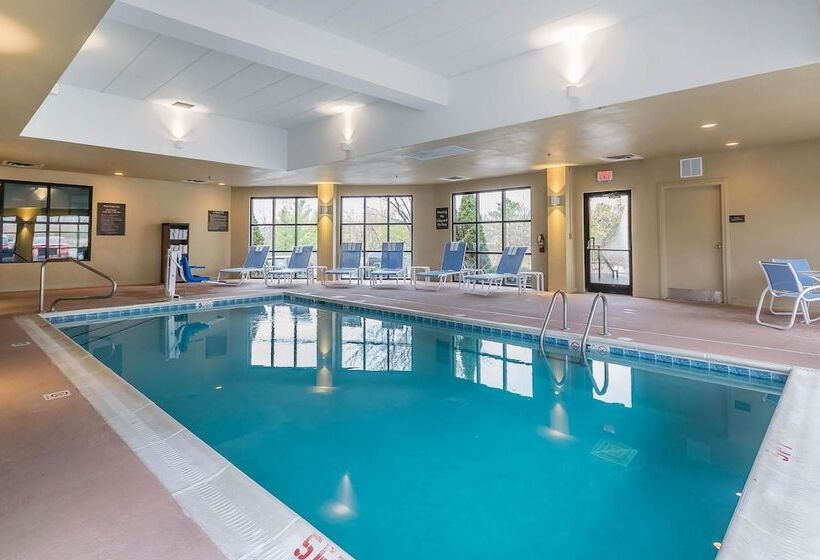 هتل Comfort Inn & Suites