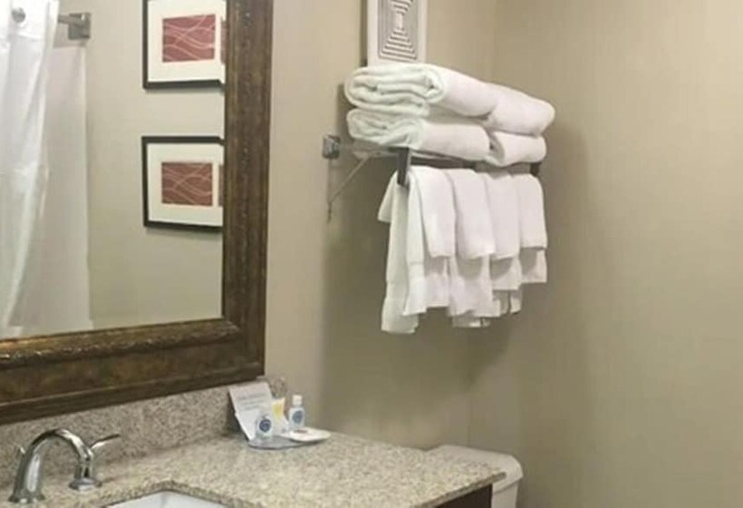 هتل Comfort Inn & Suites